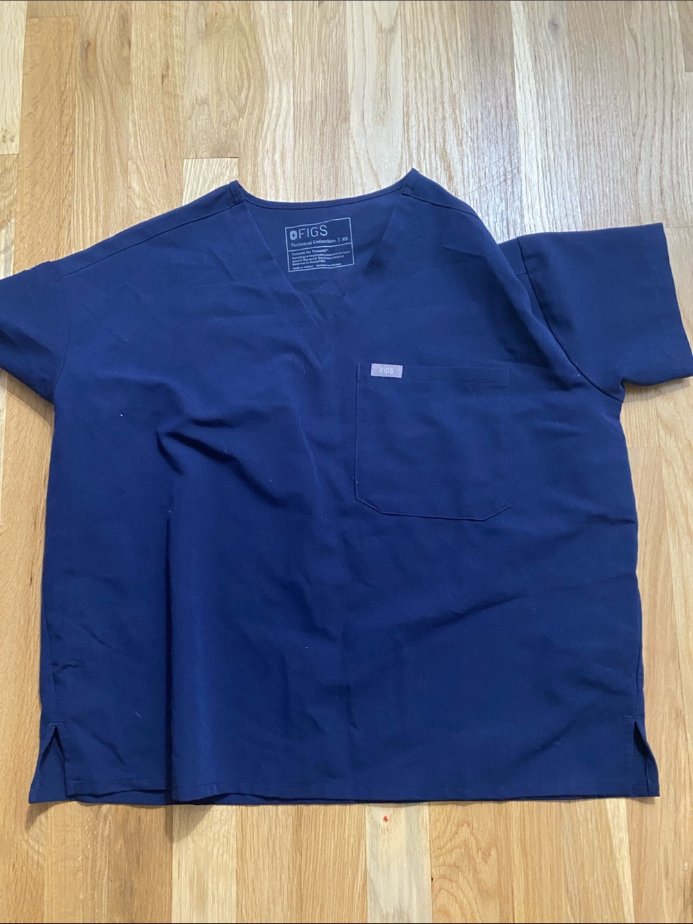 Figs Men’s Navy Short-Sleeve V-Neck Scrub Top